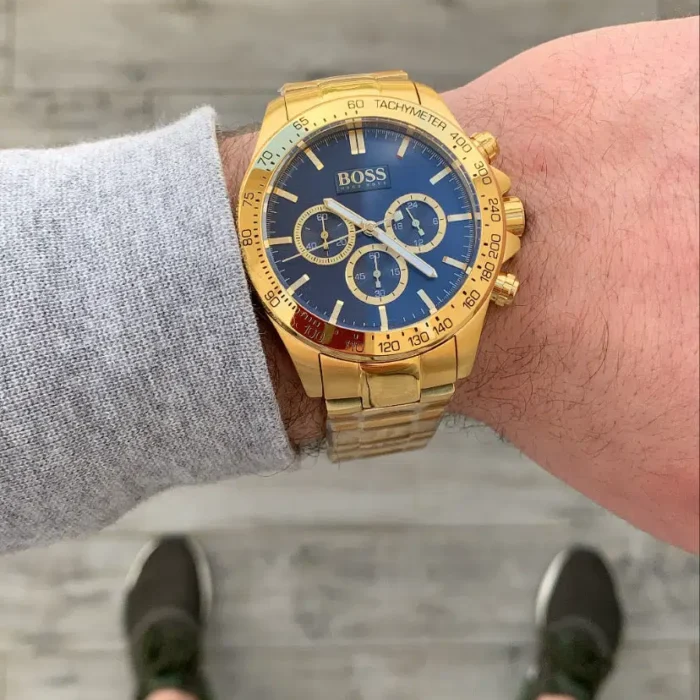 Montre HUGO BOSS Pour Homme en acier avec un fond bleu marine