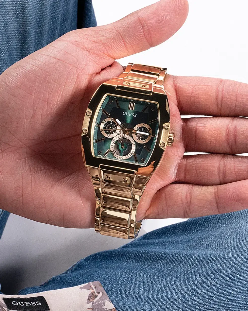GUESS GOLD TONE CASE GOLD TONE STAINLESS STEEL WATCH – Image 3