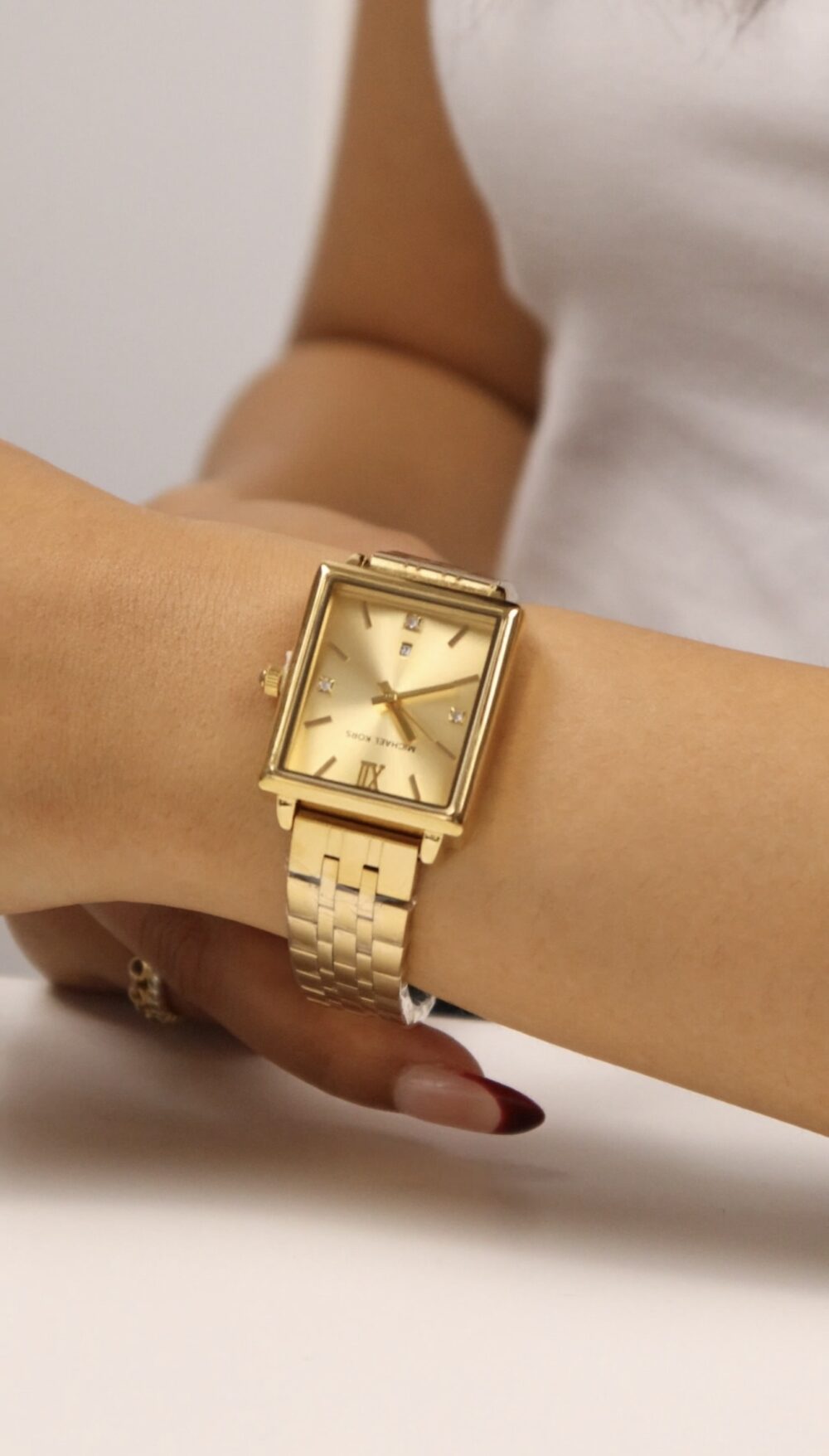 MICHAEL KORS POUR FEMMES GOLD AVEC FOND GOLD