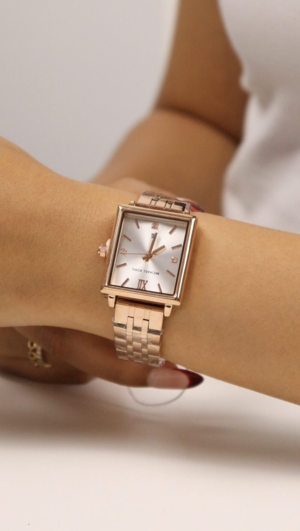 MICHAEL KORS POUR FEMMES BRONZE AVEC FOND BLANC
